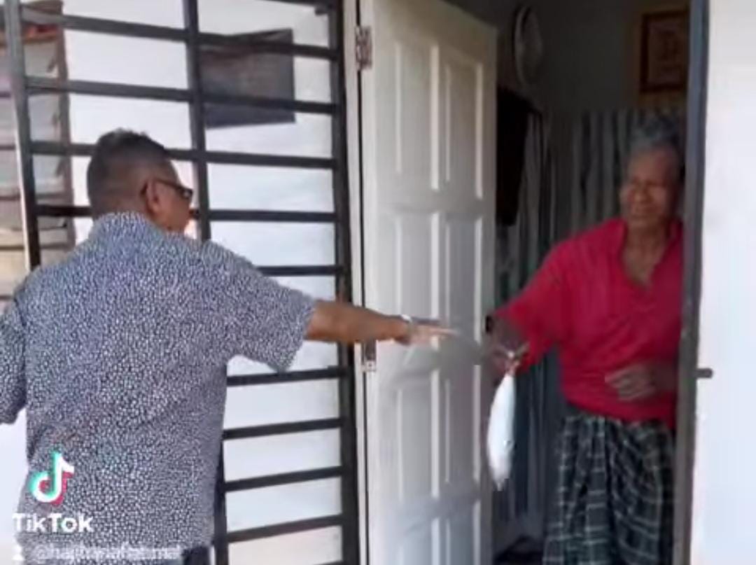 'Tiada Salah Agih Ikan Aya Tanpa Plastik'- Hanafiah Mat