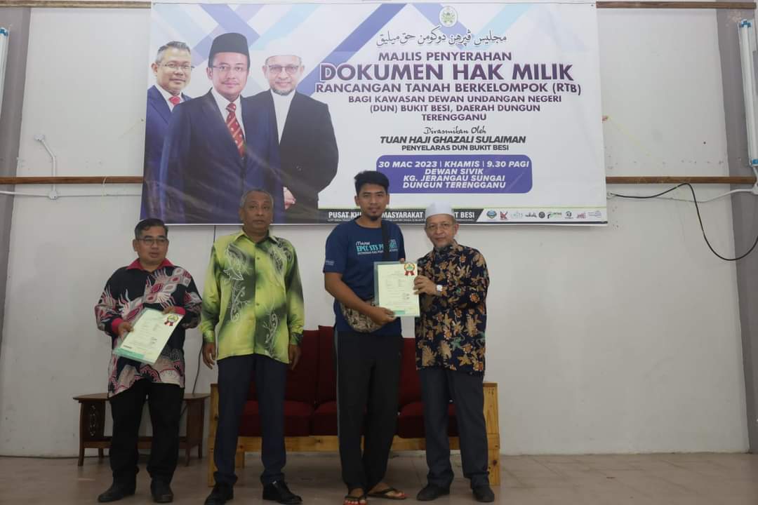 250 Rakyat Bukit Besi Terima Geran Tanah