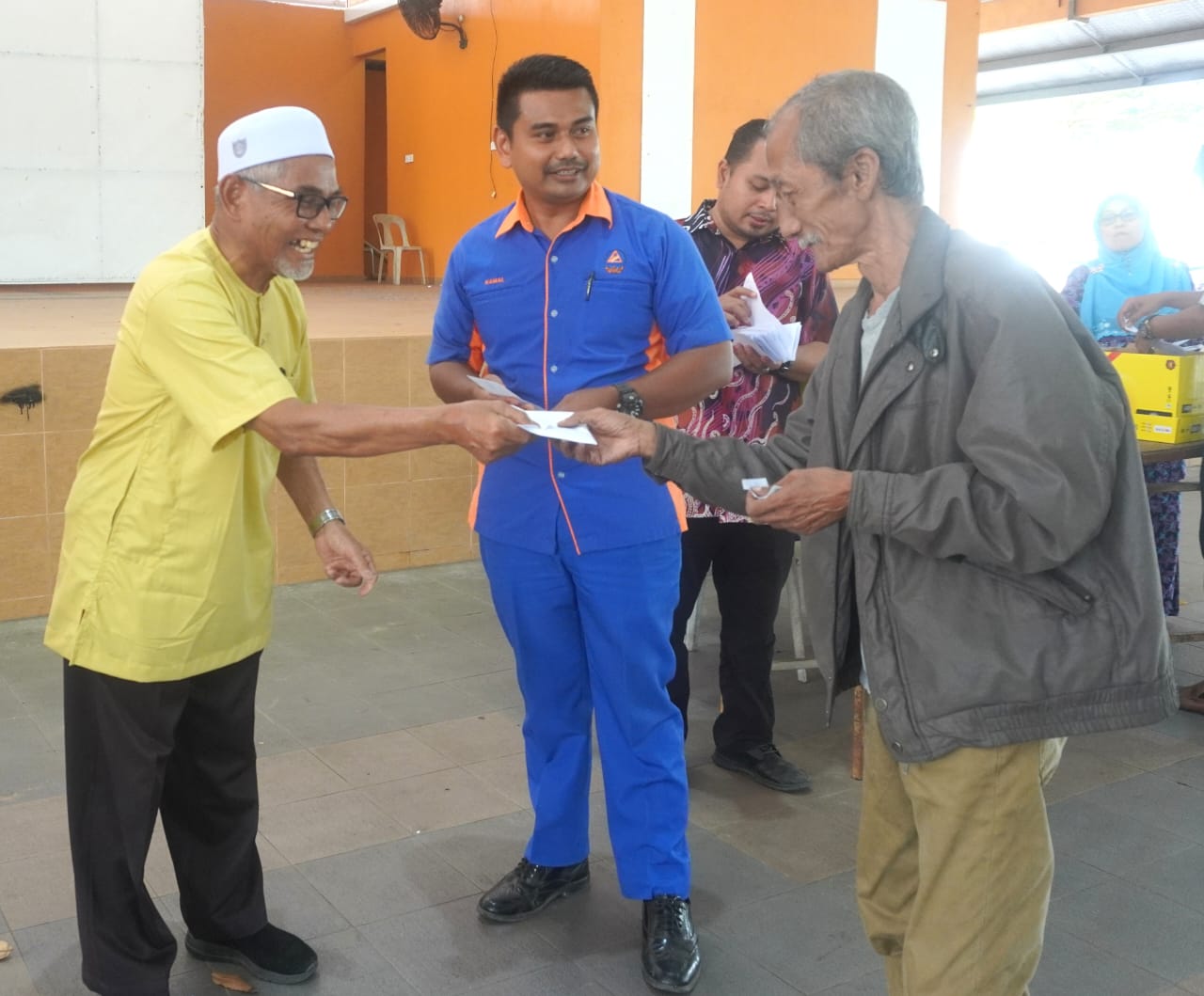 1,950 Mangsa Banjir Dungun Terima RM1,000