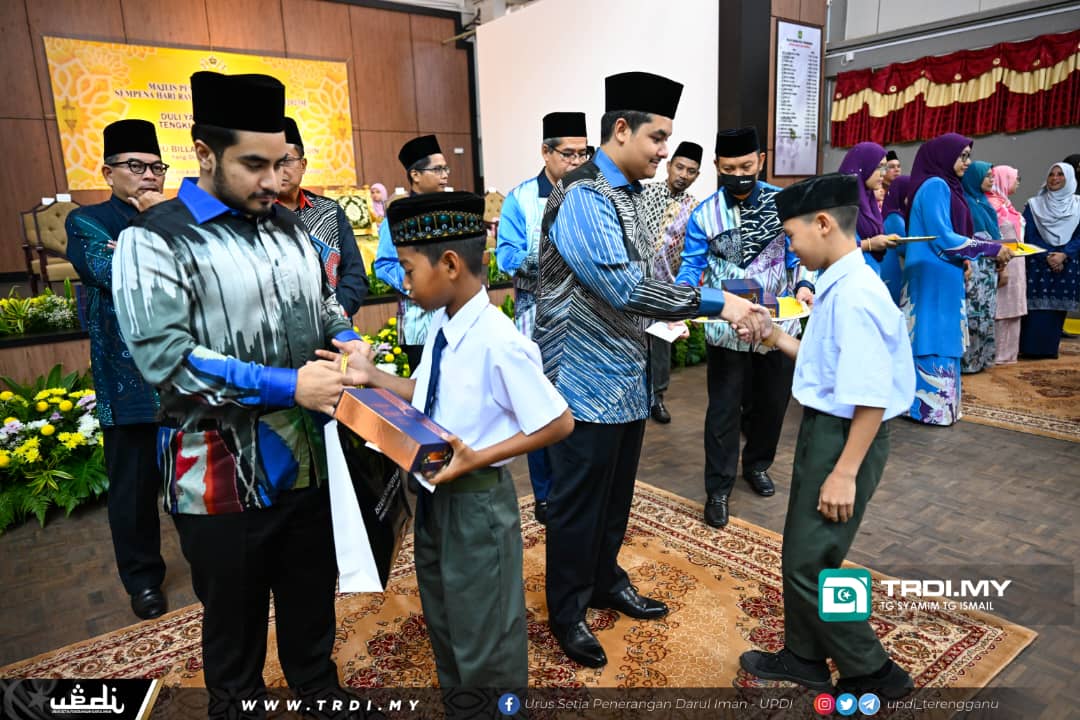 Raja Muda Terengganu Kurnia Baju Raya