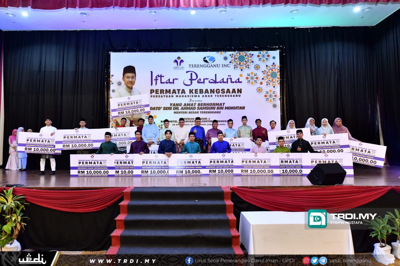 Kerajaan Negeri Sumbang RM220,000 Kepada Mahasiswa