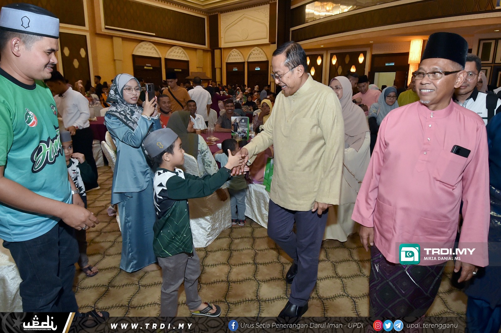 Kerajaan Berbudi, Perantau Berbahasa