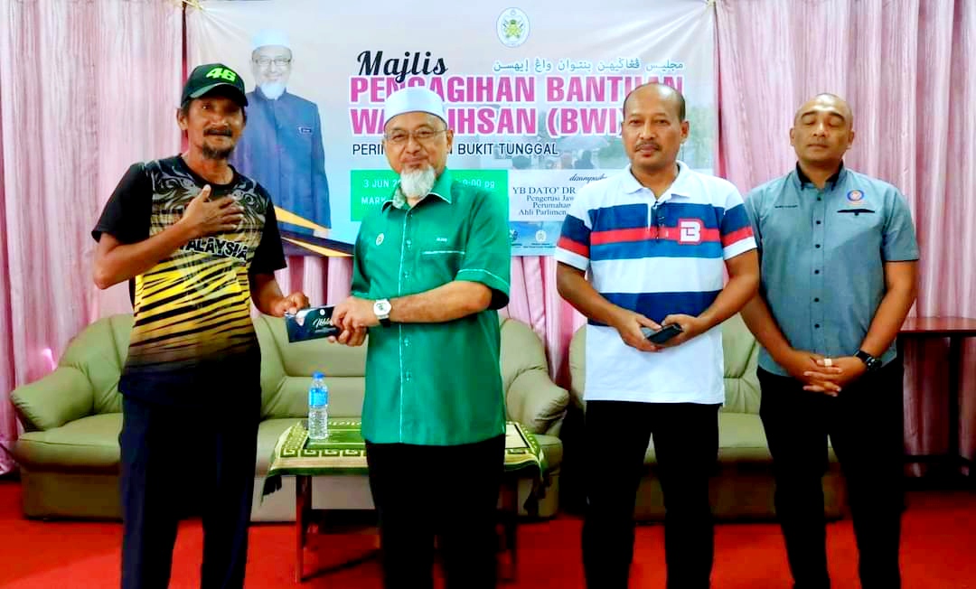 Giliran Mangsa Banjir di Bukit Tunggal Terima RM1,000