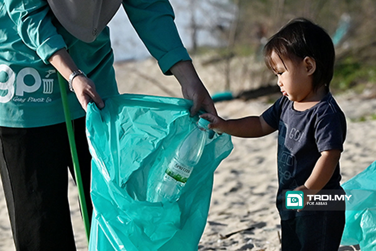 Aktiviti Bersih Pantai Didik Pelajar Hargai Alam Sekitar