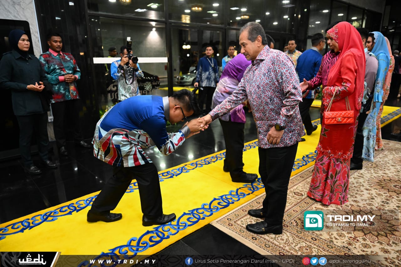 Sultan, Sultanah Berkenan Mencemar Duli Hadir Ke Jamuan Negeri