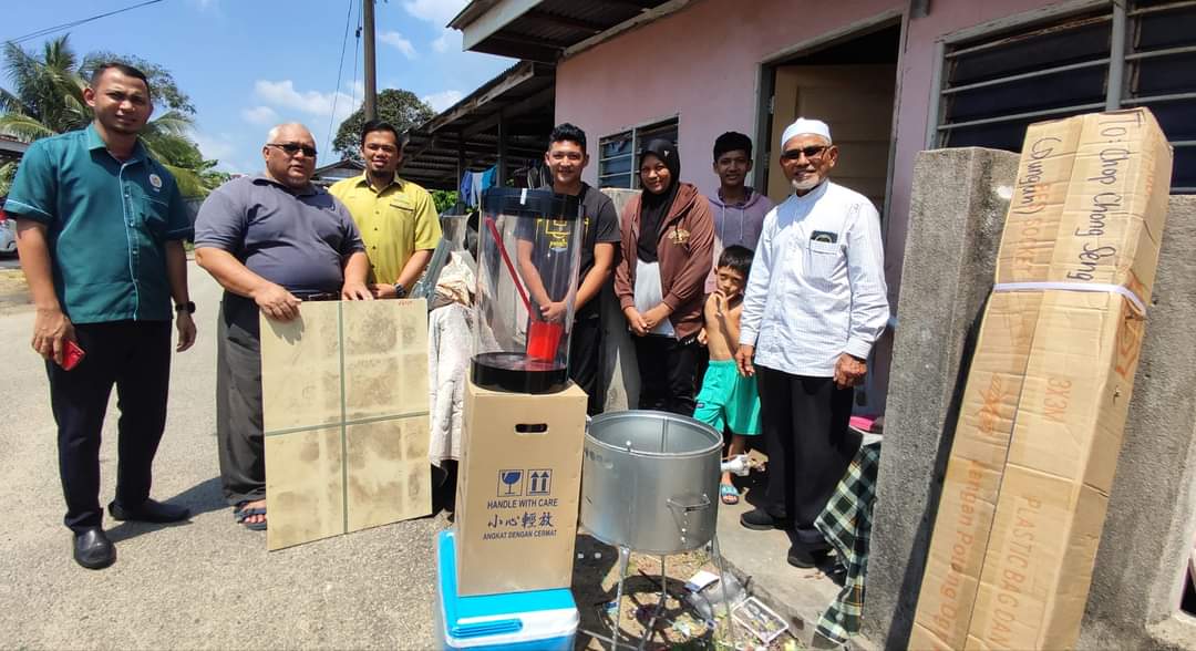 Remaja Terharu Terima Dana Putera