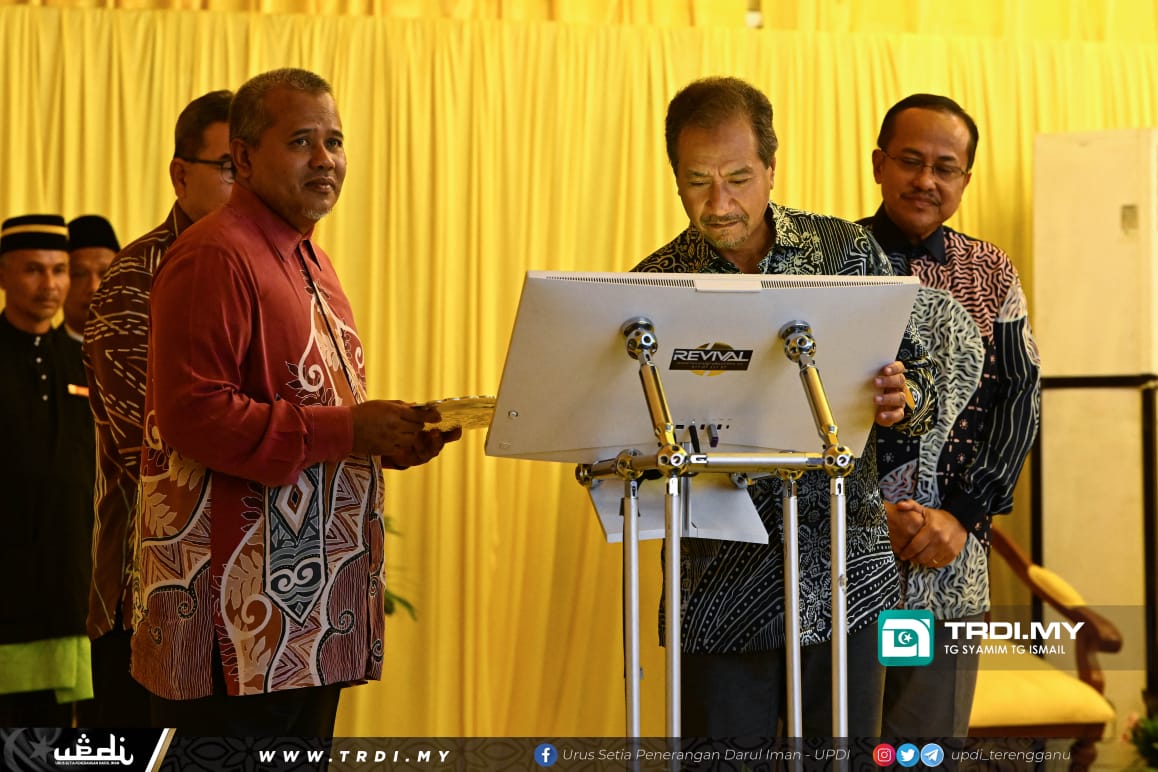 Sultan Mizan Rasmi Jambatan Pulau Poh