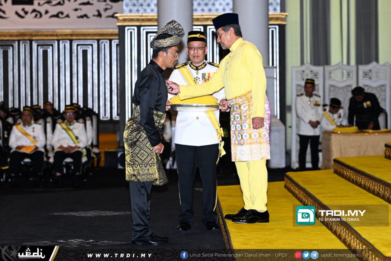 Pengurus TFC Terima Pingat Kebesaran Negeri