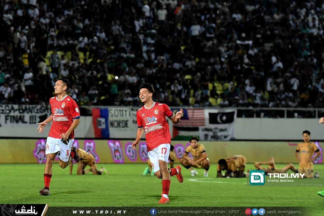 Sang Penyu 'Menangis' di Halaman Sendiri