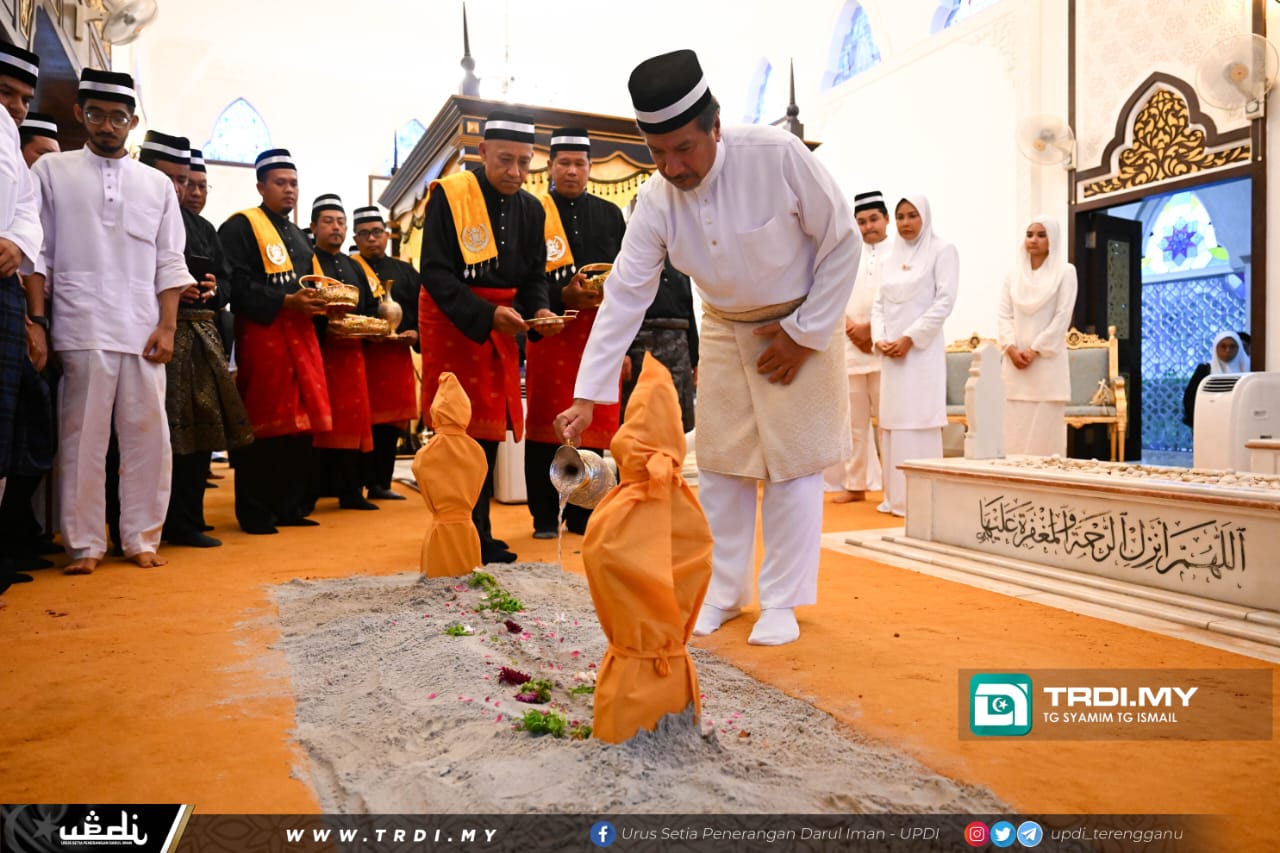 Adinda Sultan Mizan Selamat Dimakamkan