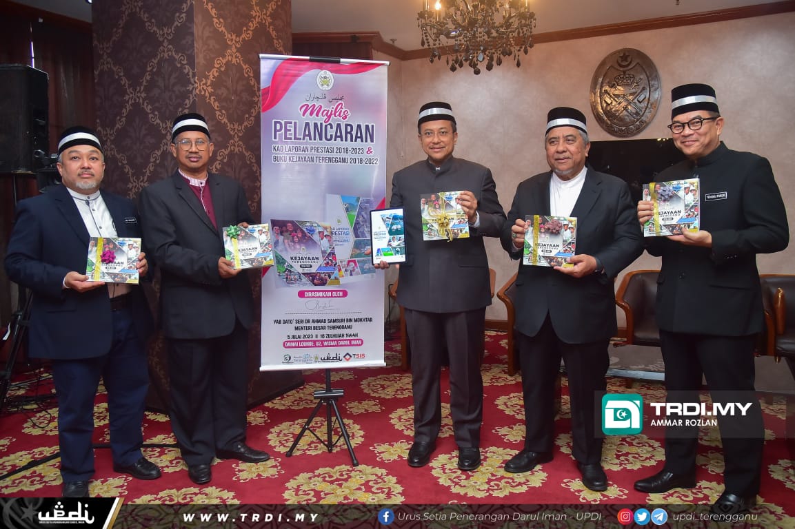 MB Lancar Kad Laporan Prestasi, Buku Kejayaan Terengganu