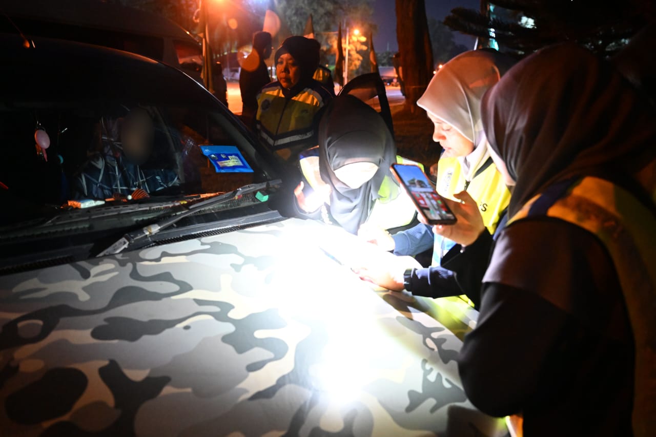 Pasangan Lena Dibuai Mimpi Dicekup Pejabat Agama