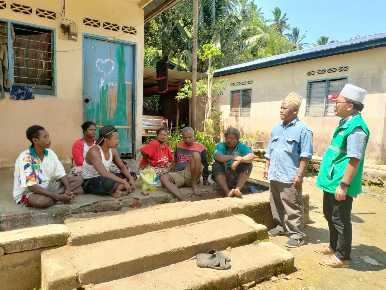Redah Hutan Lebih 5 Jam Cari Pengundi Orang Asli