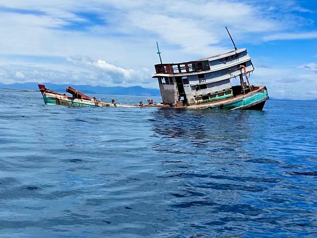 Maritim Terengganu Tenggelamkan Empat Bot Nelayan Vietnam