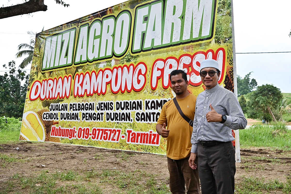 Makan Durian Di Kebun Konsep Agro Tourism Terengganu
