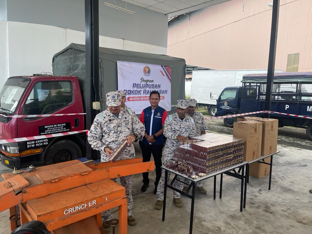 Maritim Terengganu Lupus Rokok Seludup Bernilai Lebih RM1.2 Juta