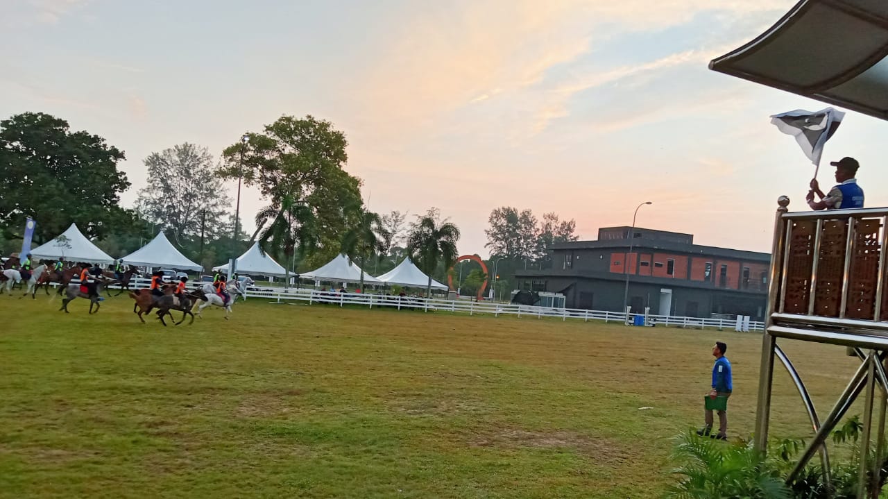 Kejohanan Kuda Lasak Yang Di-Pertuan Muda Terengganu Buka Tirai