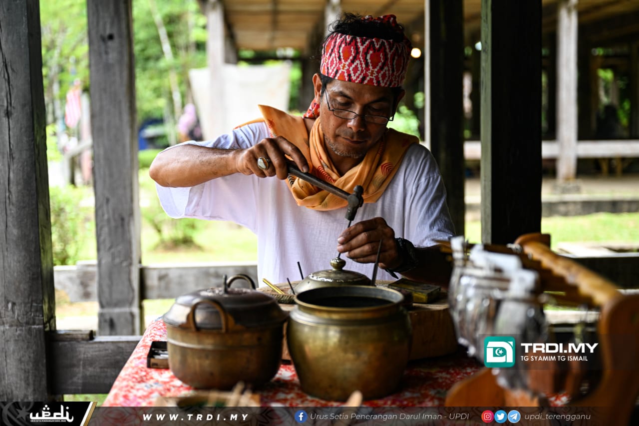 Hasmadi Pejuang Seni Warisan Ukiran Tembaga
