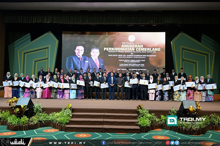 60 Penjawat Awam Terima Anugerah Perkhidmatan Cemerlang