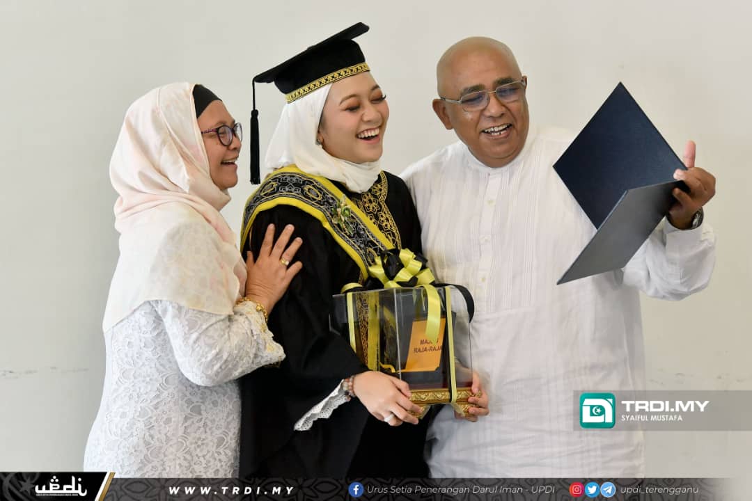 Nur Aufa Raih Anugerah Pelajaran Diraja UniSZA