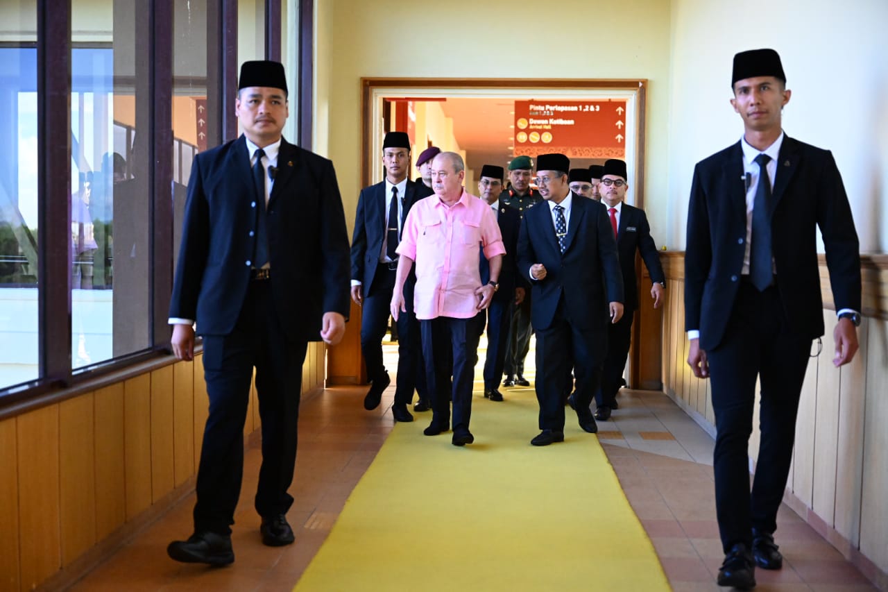 Sultan Johor Berangkat Tiba ke Terengganu