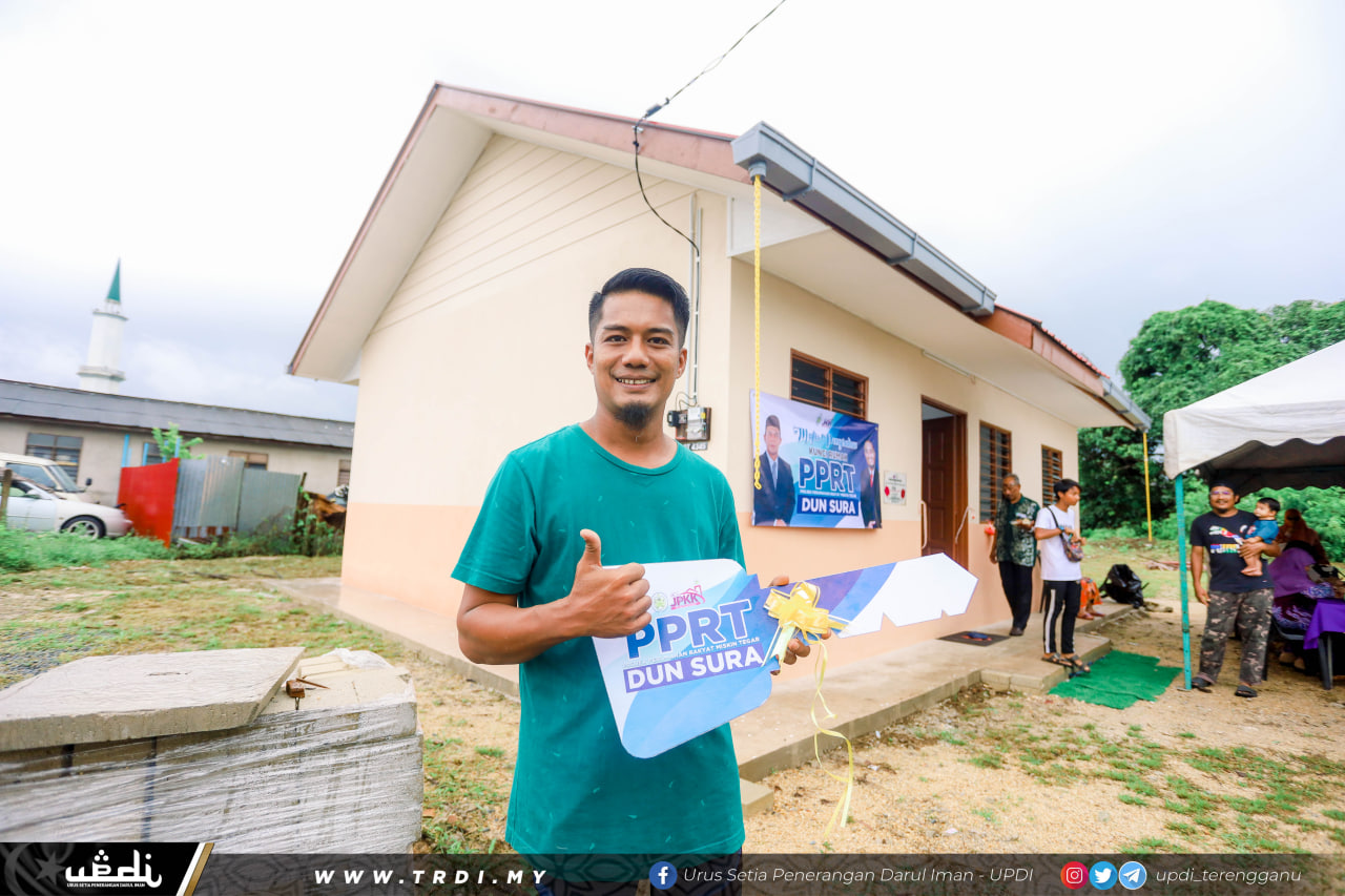 Adam Syukur Terima Rumah PPRT