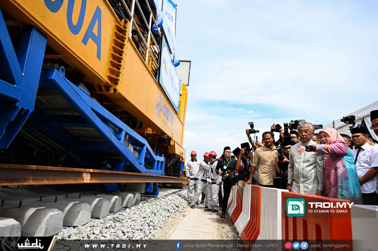 Agong Rasmi Pemasangan Landasan Pertama ECRL