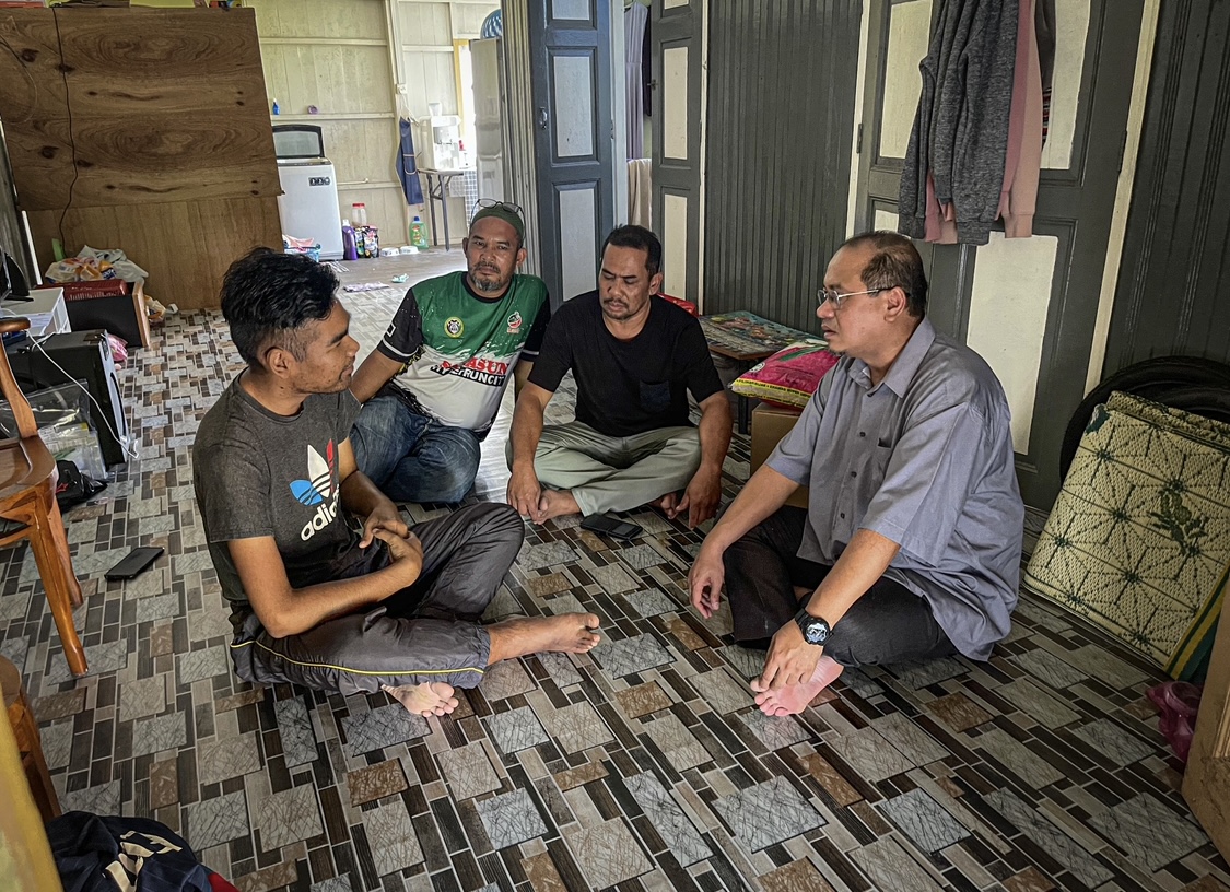 Banjir : Amzad Sumbang 200 Pek Barang Dapur