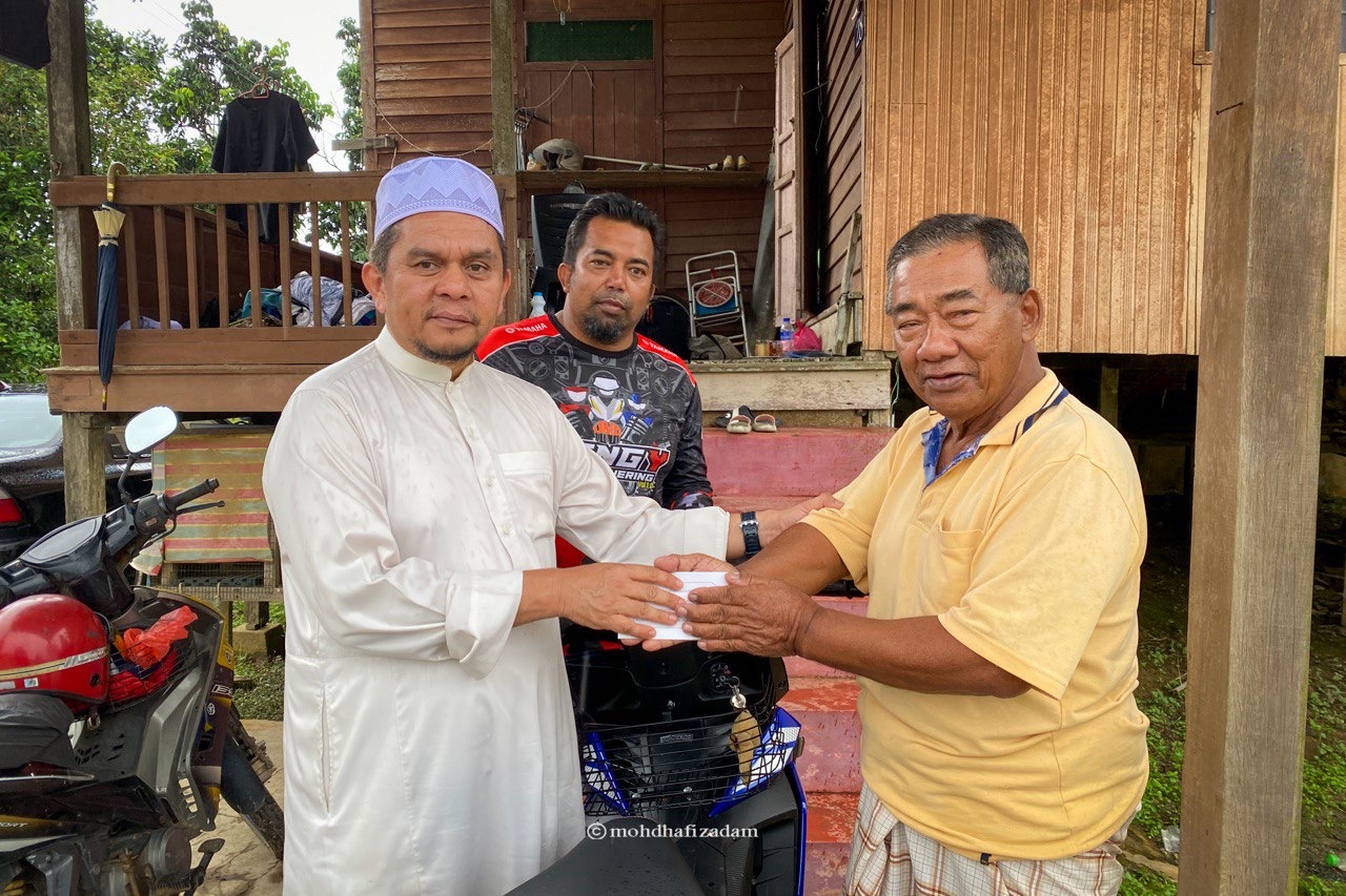 Mangsa Kebakaran di Kemaman Terima Bantuan Baiki Rumah