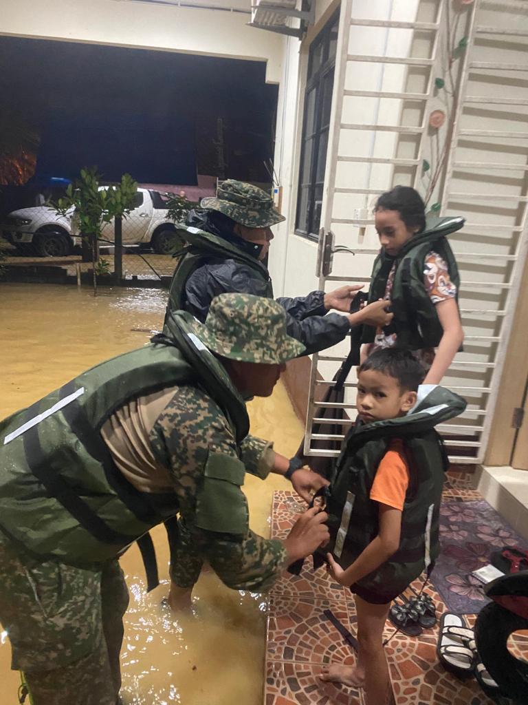 18 RAMD Selamatkan 59 Mangsa Banjir Terkandas di Kg Tok Kah