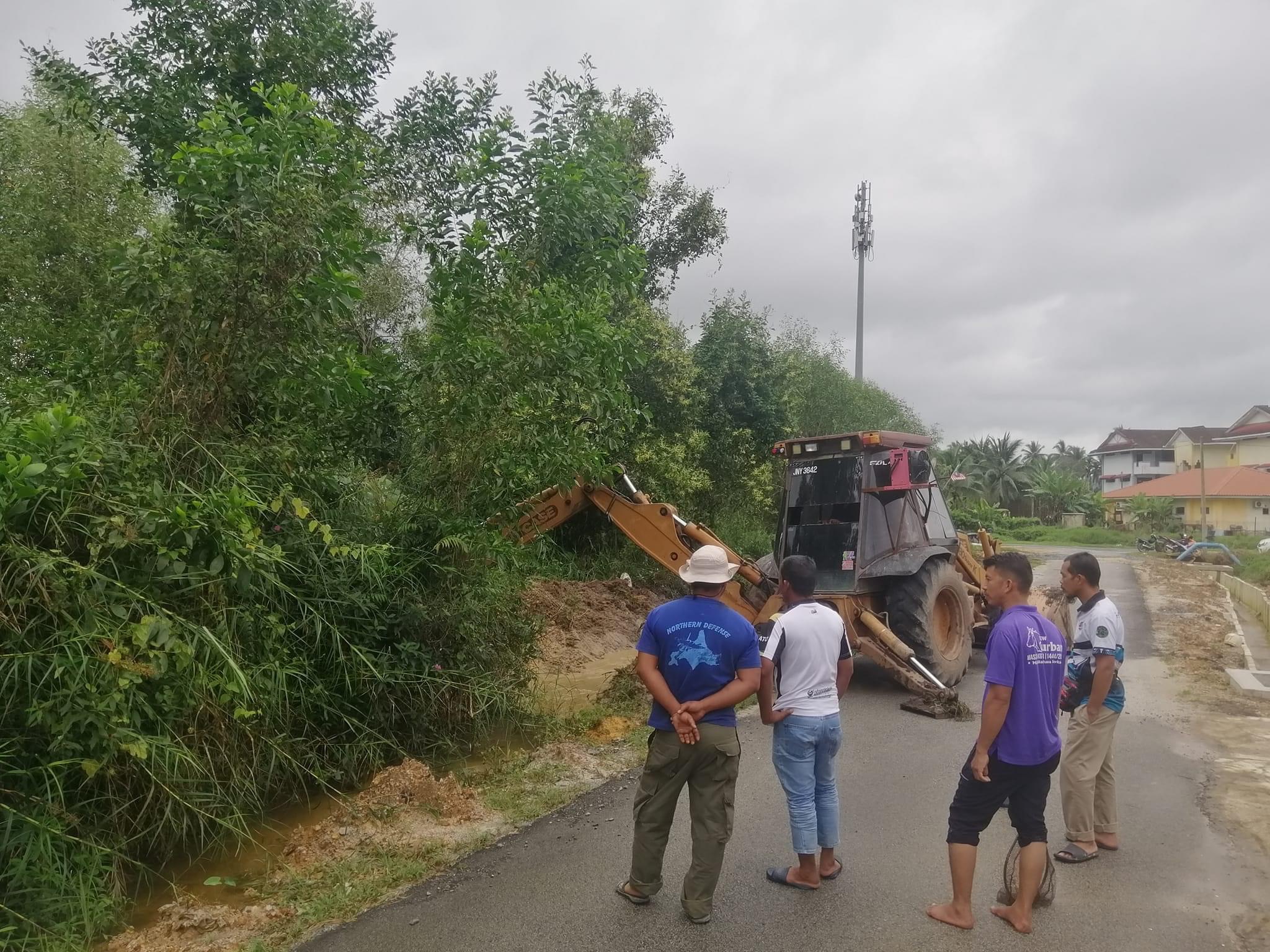 JPKK Gotong-royong Bersama Penduduk Baik Pulih Sistem Perparitan