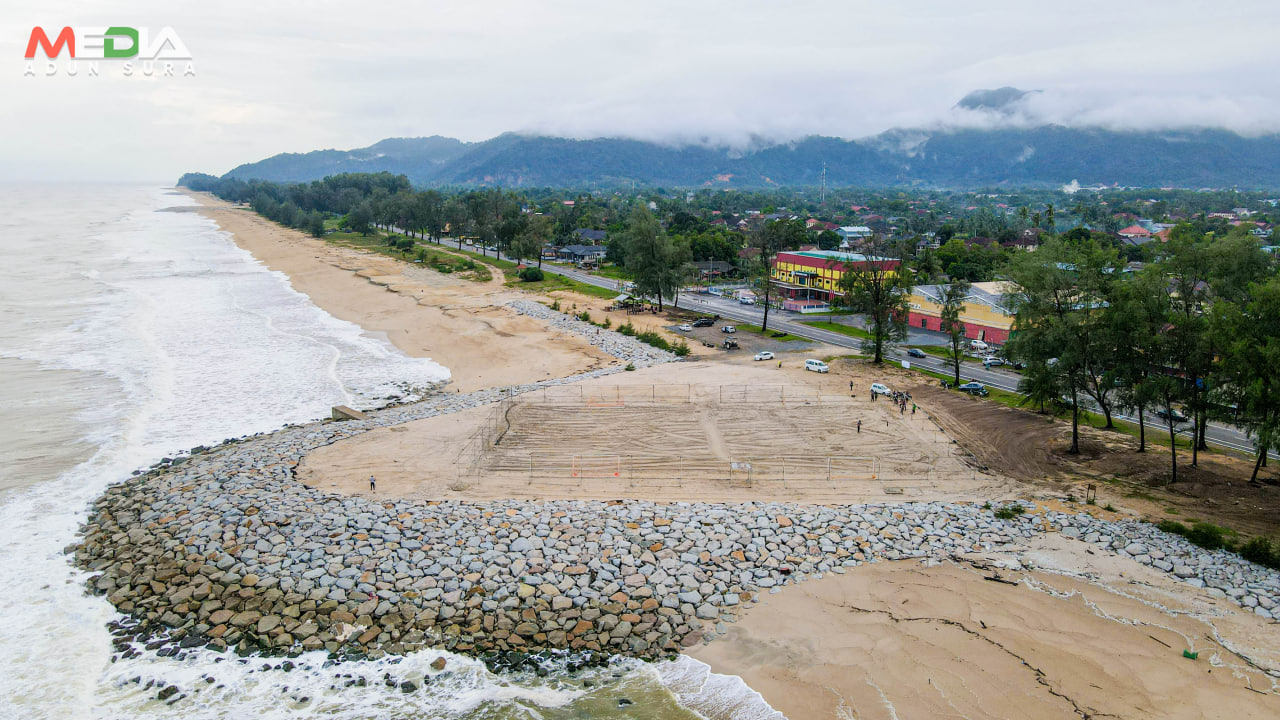 Pesiapan Padang Sempena Pertandingan Piala Adun Sura Rancak Berjalan