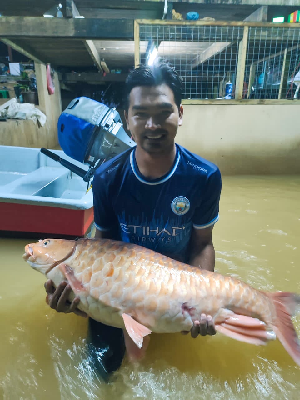 Rezeki Banjir, 4 Sekawan Dapat Ikan Kelah Merah Hampir RM3 Ribu