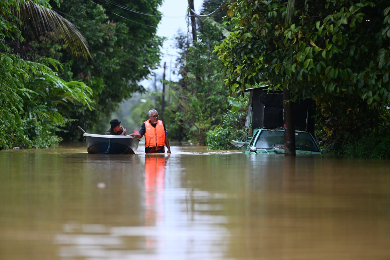 Dua PPS Dinaiki Air, lebih 400 Dipindahkan
