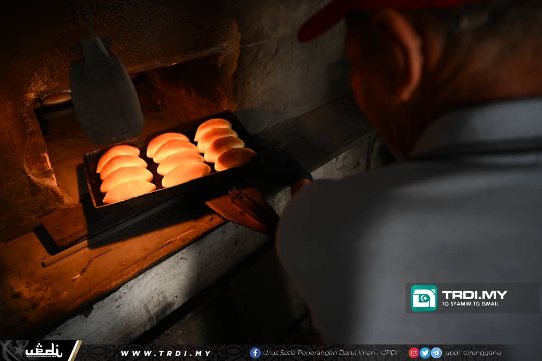 Kekalkan Cara Tradisional Hasilkan Roti Demi Peminat