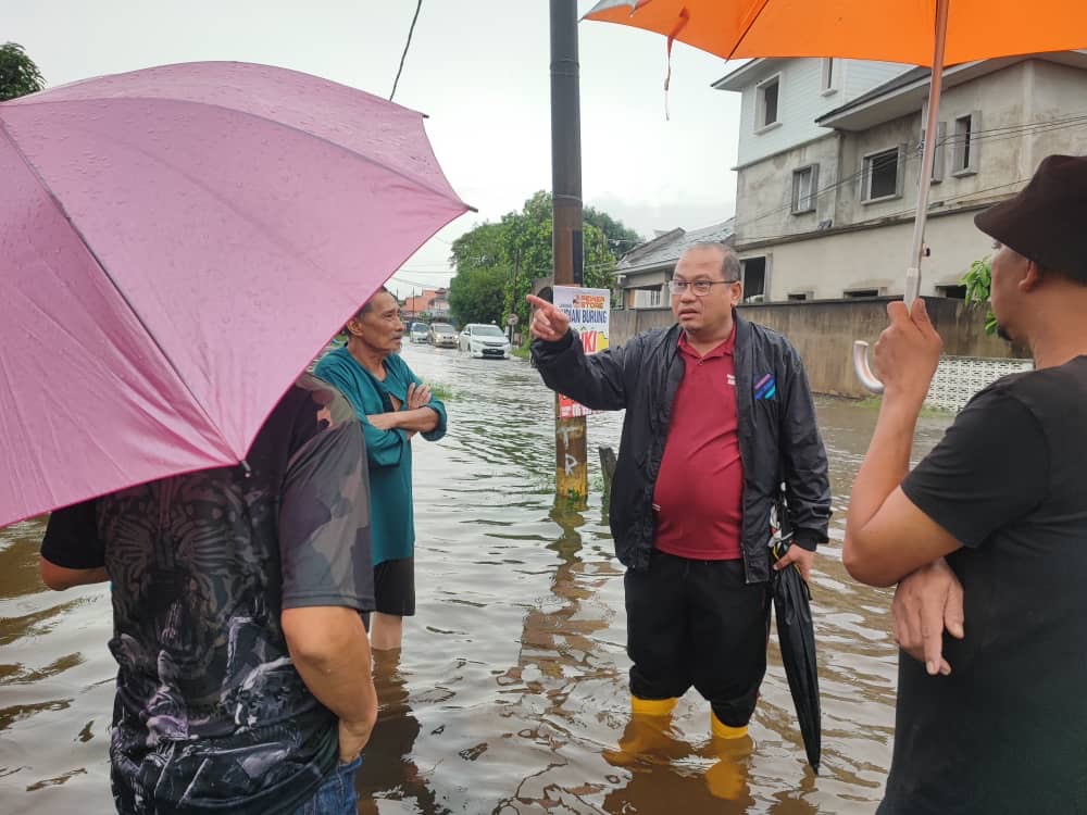 Amzad Turun Padang Tinjau Banjir Kilat