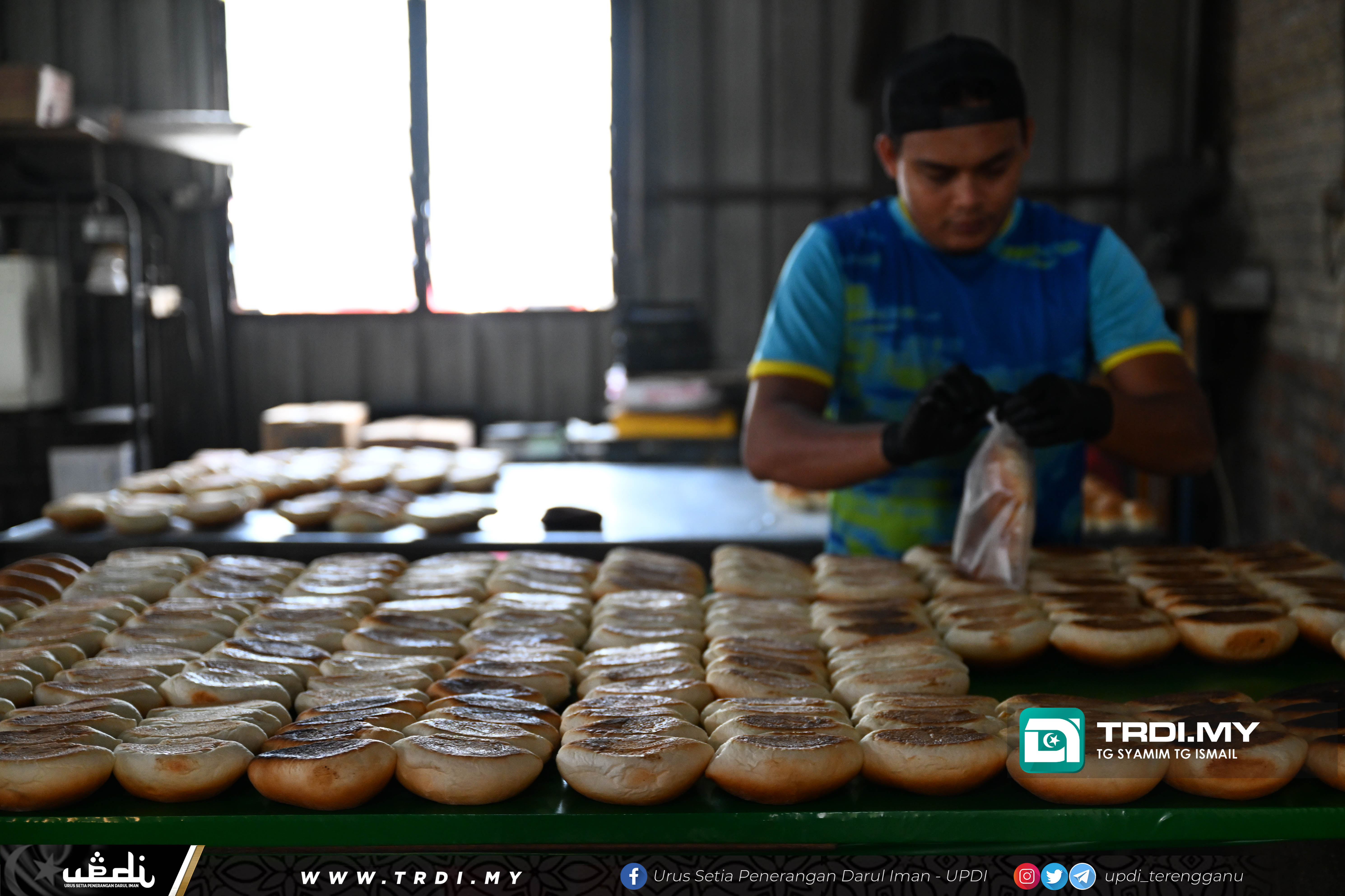 Lightiningtd Roti Roti Dapur Arang bertempat di Kg Bukit Tunggal