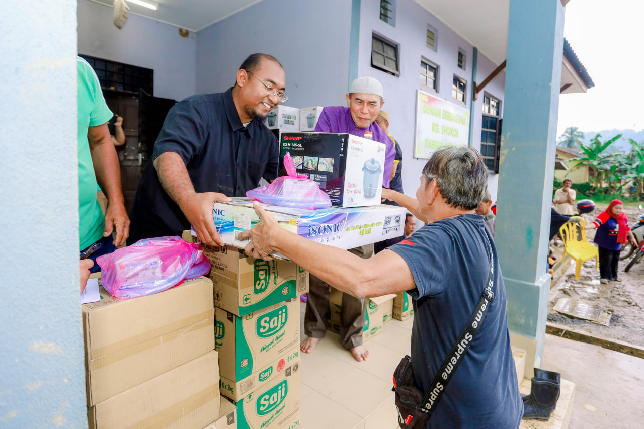 65 Mangsa Banjir Kampung Shukor Terima Sumbangan