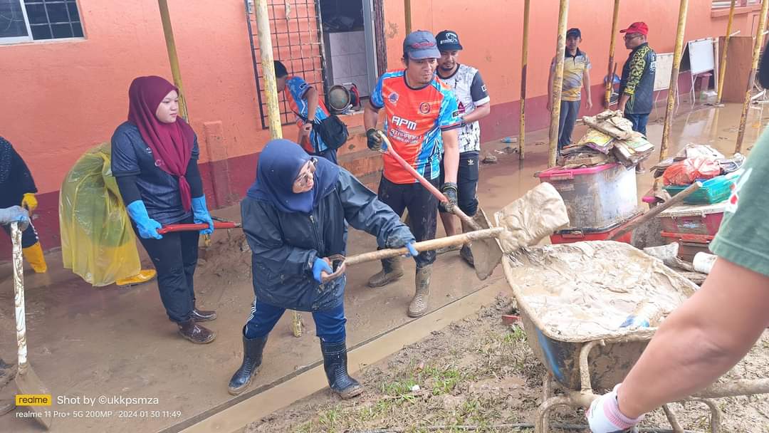 70 Warga PSMZA Sertai Misi Bantuan Banjir Di Hulu Dungun