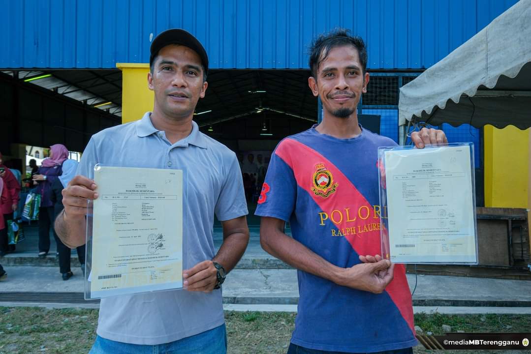 123 Warga Hulu Besut Terima Hak Milik Tanah