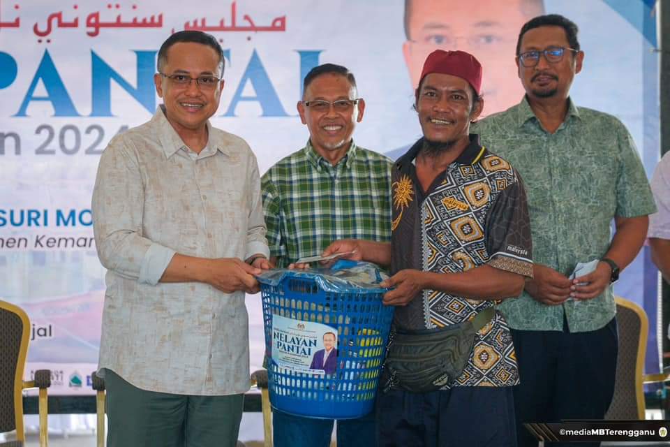 600 Nelayan Terima Bantuan di Kemaman