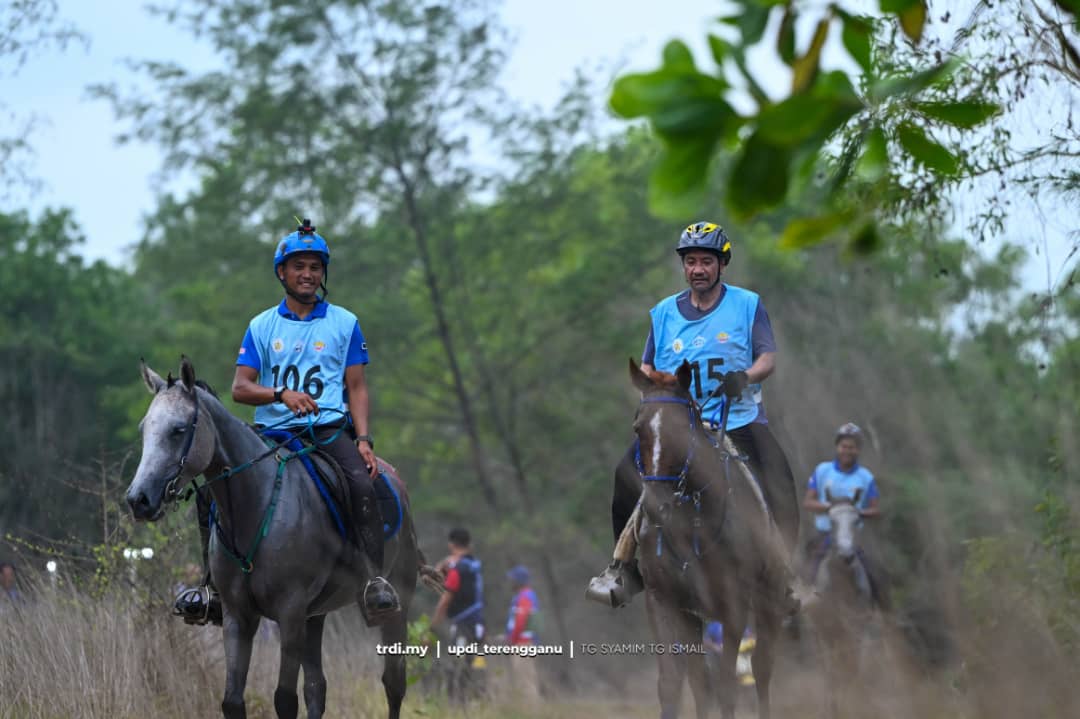 Sultan Mizan Sertai Kejohanan Kuda Lasak Piala MB