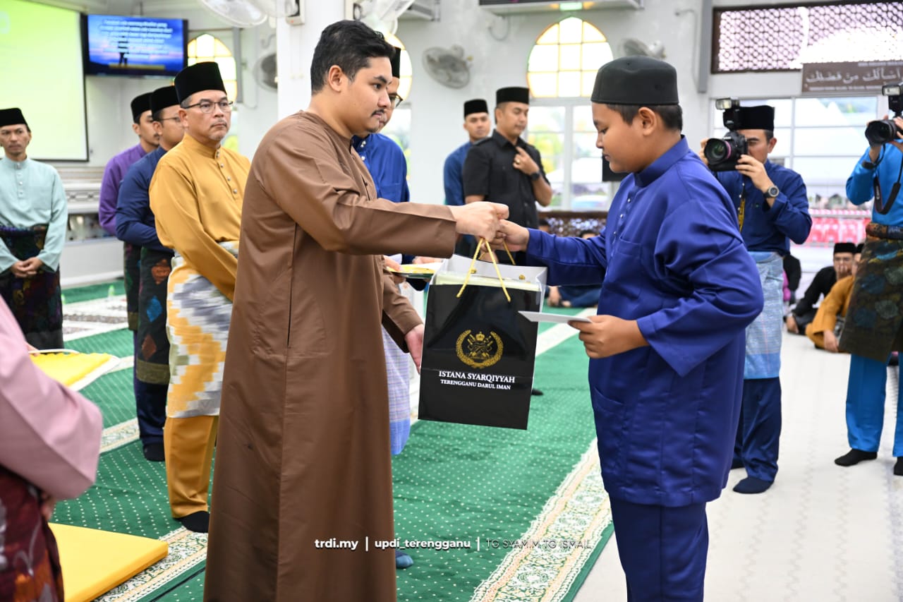 Raja Muda Terengganu Kurnia 300 Baju Raya