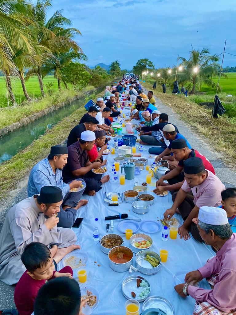 Kawasan Sawah Padi Jadi Pilihan Berbuka Puasa