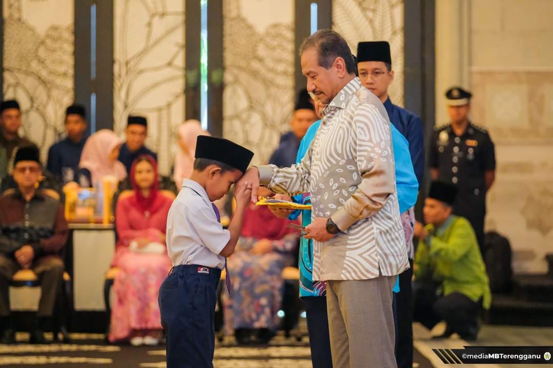 Sultan Terengganu Kurnia Bantuan Aidilfitri