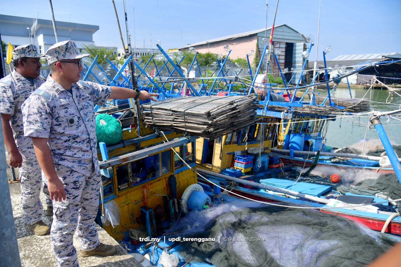 Hampir Sejam Hambat 'Perompak Laut'