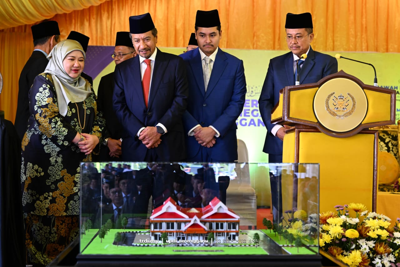 Sultan Terengganu Rasmi Wisma Audit Negeri Terengganu