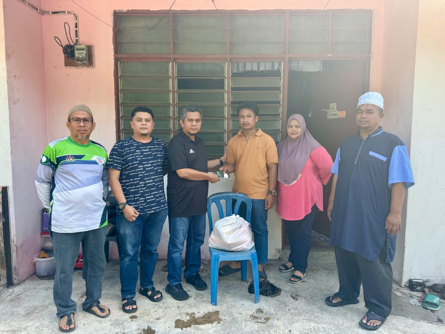 ADUN Air Putih Santuni Mangsa Kebakaran