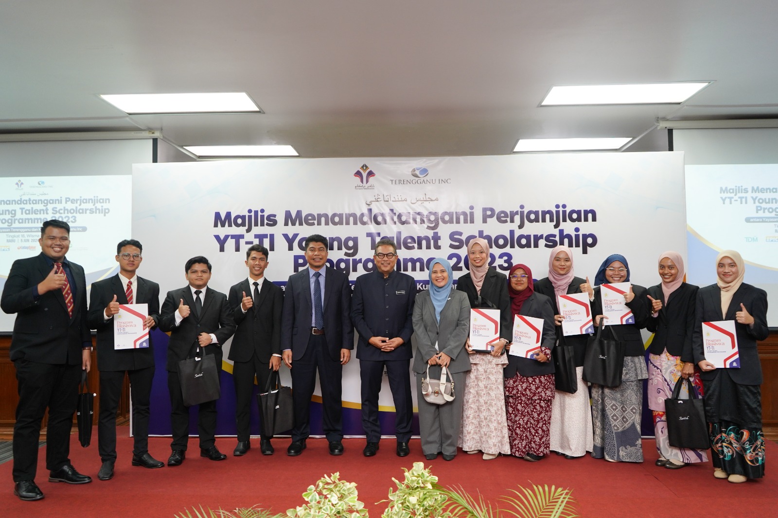 Anak Syarikat Kerajaan Salur RM100,000 Bantu Pelajar B40