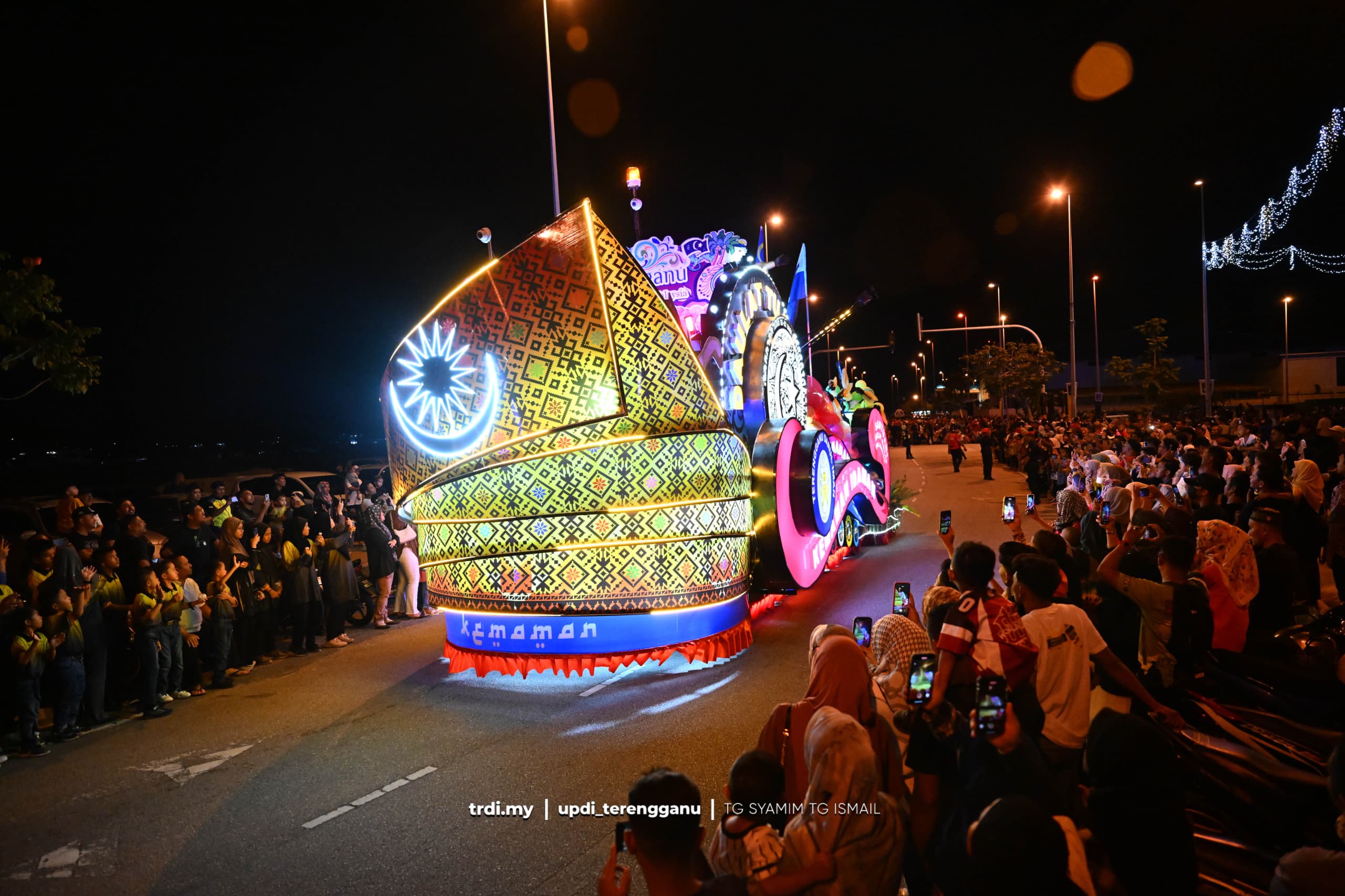 Kemaman Juara Kereta Berhias Terengganu